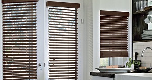 custom blinds in a chic Hamptons bathroom